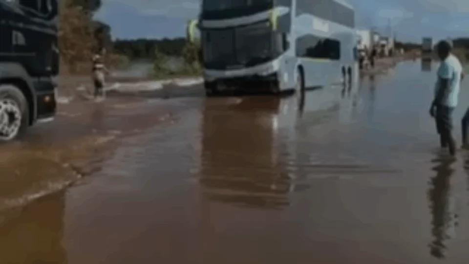 Interrupção na BR-174 preocupa por impacto direto ao transporte de cargas e na economia