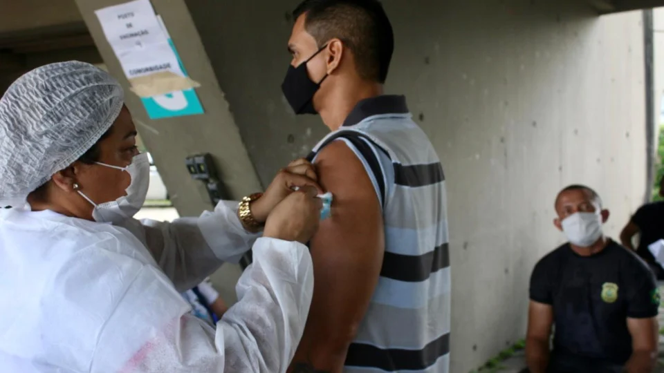 Manaus disponibiliza 75 pontos de vacinação contra a Covid-19 a partir desta quarta