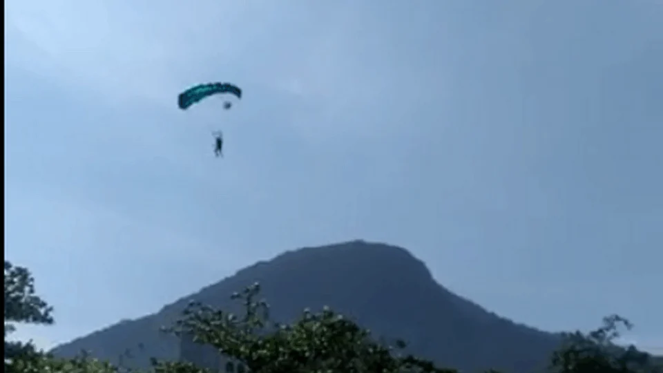 Homem morre ao perder o controle em salto de Base Jump -VEJA VÍDEO
