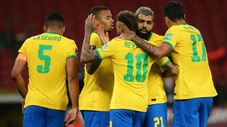 Brasil vence marcação do Equador e dispara na ponta das Eliminatórias