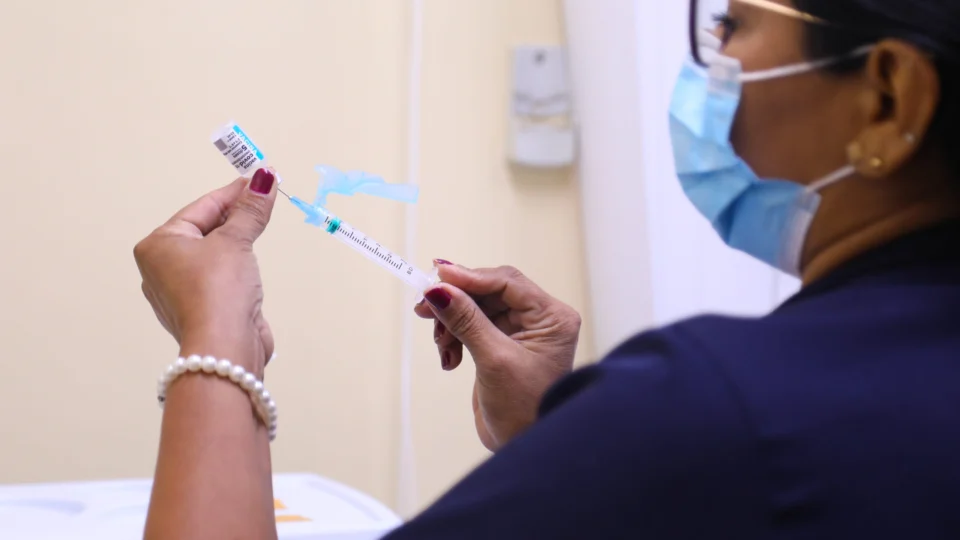 Mais de 13 mil pessoas já foram atendidas no retorno da vacinação contra Covid-19 em pontos tradicionais