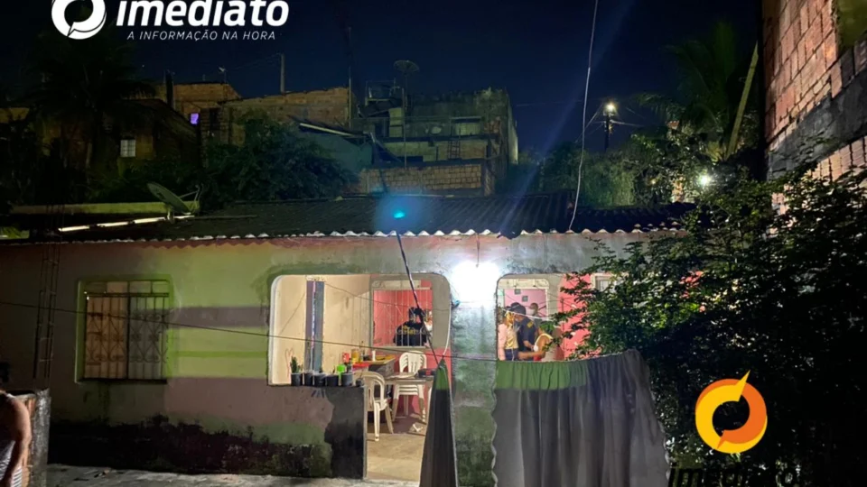 Jovem tem casa invadida por homens encapuzados e em seguida é executado no Parque São Pedro