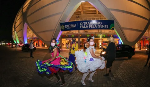 Durante viradão do ‘Vacina Amazonas’, população é imunizada contra Covid-19 em clima junino