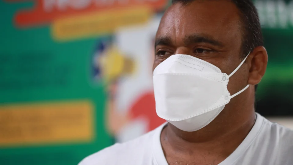 Motorista de aplicativo é homenageado pela equipe médica do Hemoam