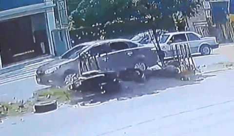 Vídeo:Mototaxista morre após ser atropleado por ônibus;Motorista não parou para prestar socorro na Autaz Mirim