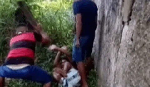 Vídeo de suposto ladrão espancado a pauladas