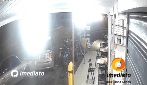 Vídeo sobre roubo de moto na avenida Nathan Xavier