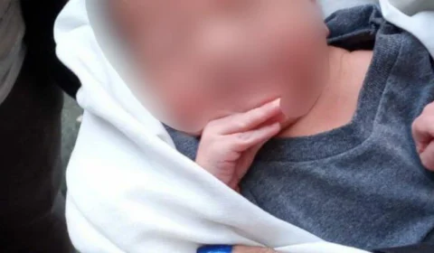 Veja vídeo; Abandonado pela mãe, bebê é encontrado dentro de lixeira que estava prestes a ser triturada