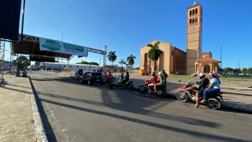 Vacina Amazonas: Vacinação contra a Covid-19 é antecipada para população acima de 22 anos em Parintins