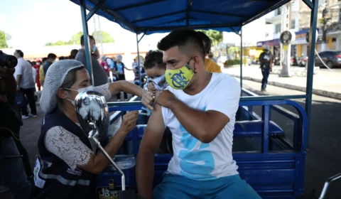 “Com a vacinação, o festival voltará mais forte”, diz tricicleiro imunizado contra a Covid-19 em Parintins