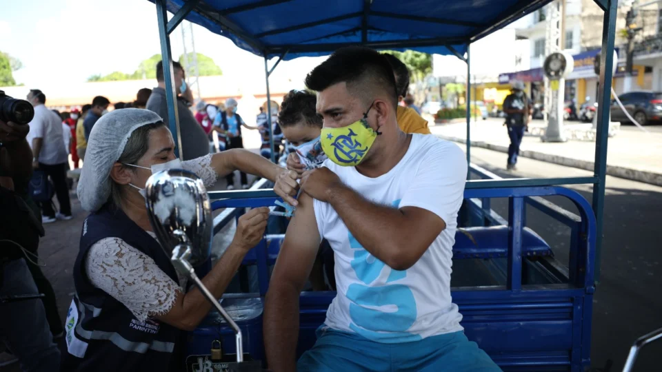“Com a vacinação, o festival voltará mais forte”, diz tricicleiro imunizado contra a Covid-19 em Parintins