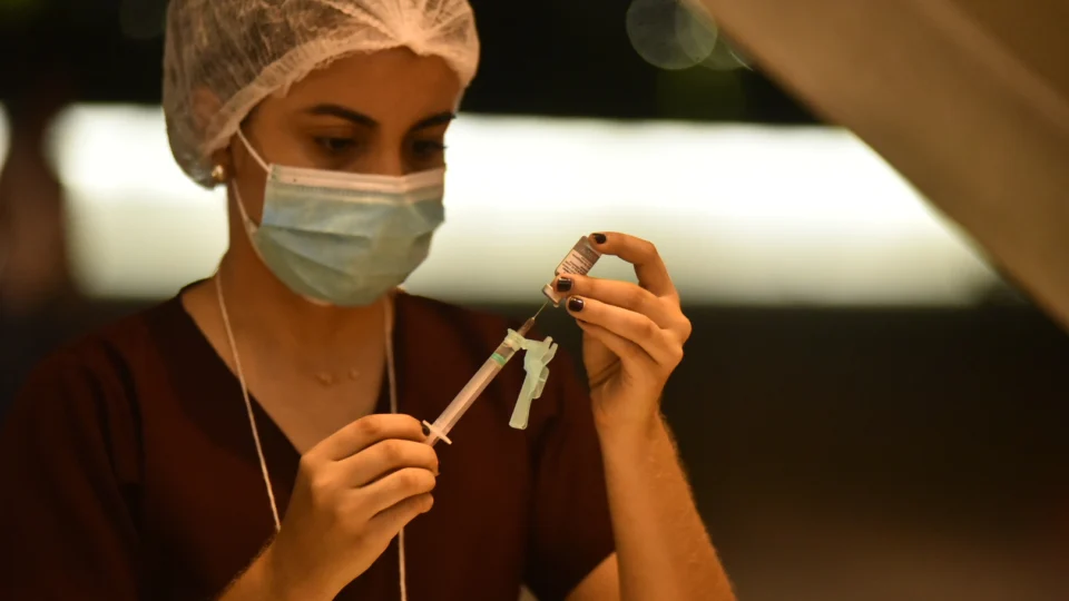 Covid-19: Público de 38 e 39 anos será vacinado a partir de quinta-feira (17), em Manaus