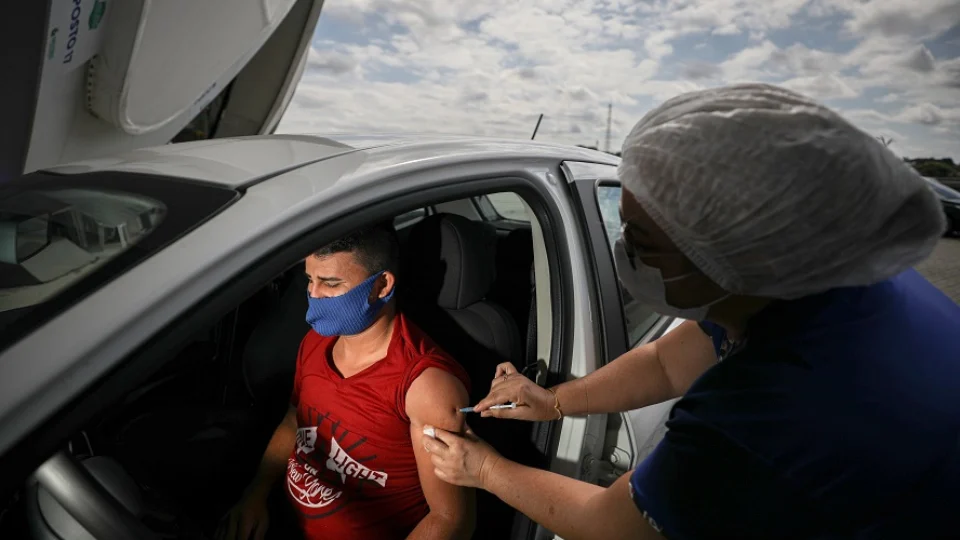 Governador Wilson Lima libera vacinação contra a Covid-19 para pessoas com 27+