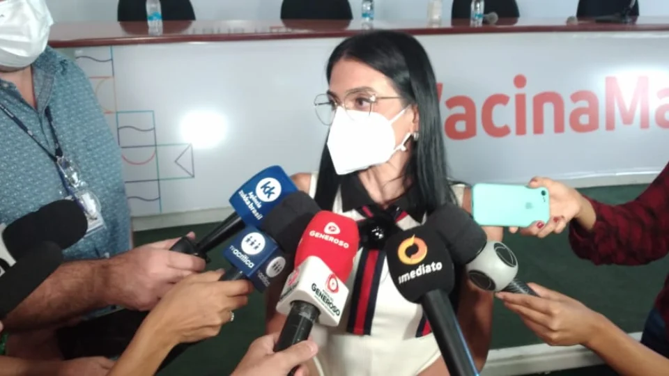 Secretária municipal de saúde, Shádia Fraxe, anuncia nova etapa de vacinação contra a Covid-19
