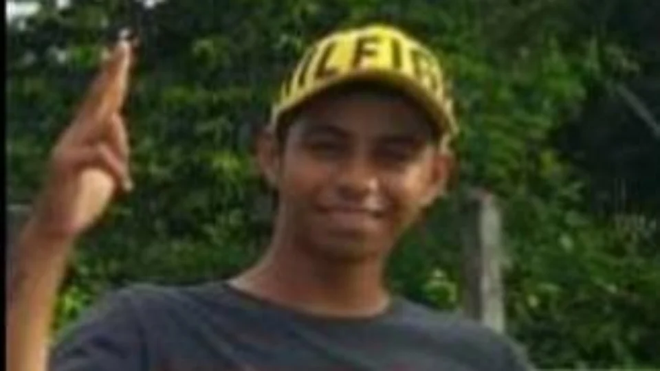 Adolescente de 15 anos é brutalmente esfaqueado até a morte por conta de dívidas no tráfico de drogas