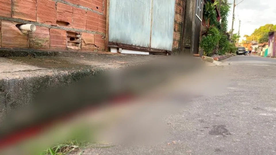 Vídeo;“Bocão” é assassinado com 14 tiros por suposta dívida em aberta no tráfico de drogas na zona Leste de Manaus