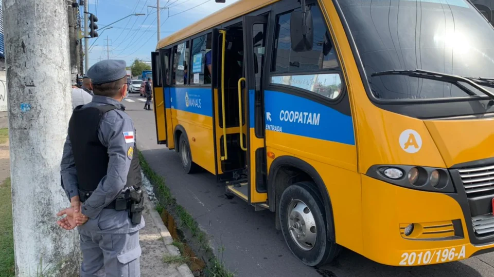 Imprudência na direção de ônibus “amarelinhos” tem causado inúmeras denúncias por riscos de acidente na zona Leste