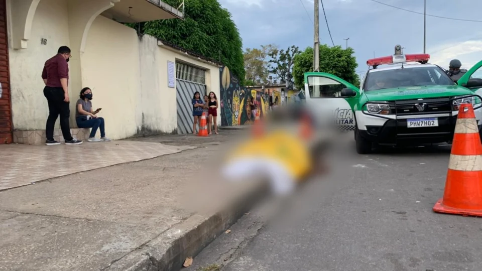 Homem é morto a tiros no Centro de Manaus;Polícia suspeita que vítima teria cometido assaltos