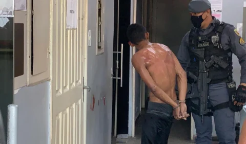 Veja vídeo;Assaltante é espancado pela população após ser pego roubando residência na zona Norte de Manaus