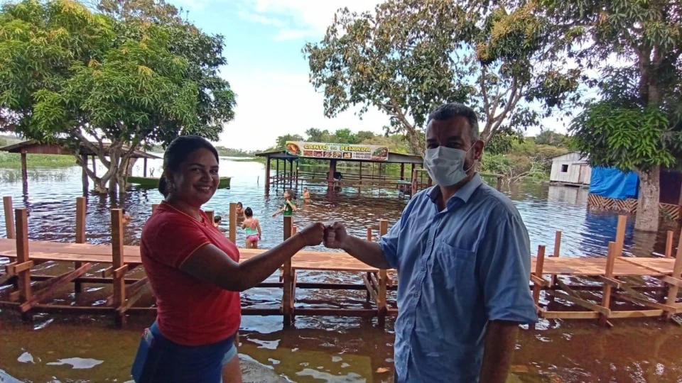 Após solicitação do vereador Peixoto prefeitura de Manaus constrói ponte na Vila do Puraquequara