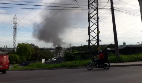 VÍDEOS – Ônibus da empresa Global Green pega fogo na zona Leste de Manaus