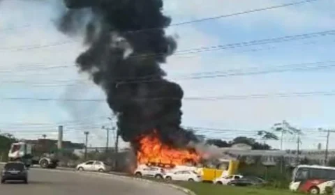 Veja Vídeos; Ônibus da empresa Global Green pega fogo na zona Leste de Manaus; Saiba Mais