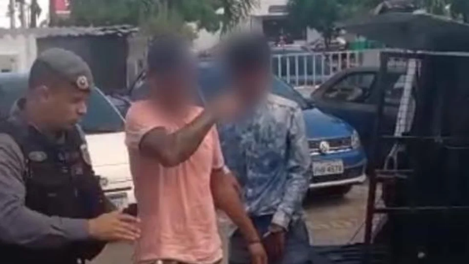 Vídeo;Assaltantes dão murro em seios de mulher e acabam presos durante o crime