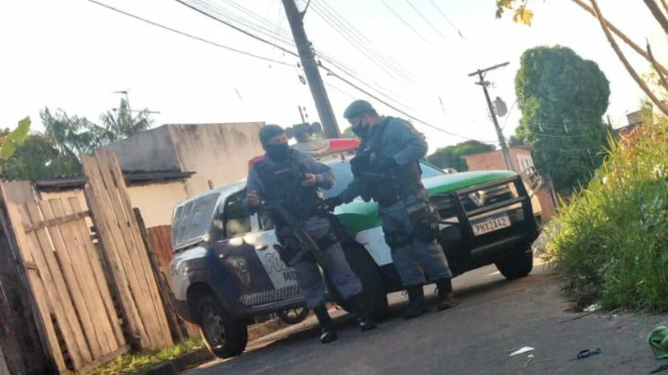 Com mãos e pés amarrados, cadáver é encontrado com sinais de tortura em rua do bairro São José 4