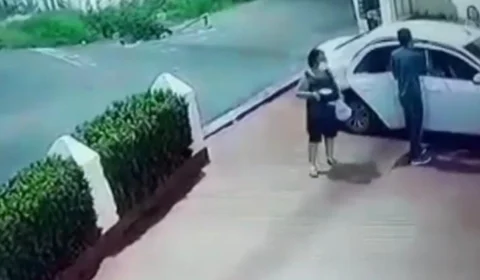 Assaltantes abordam senhora e roubam carro no bairro Japiim; Veja vídeo do momento da ação