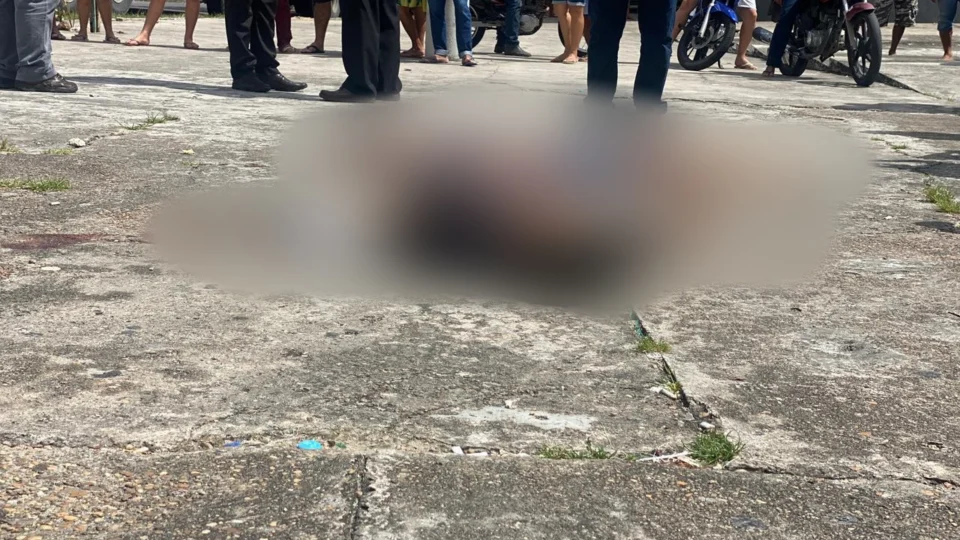 Homem é assassinado a tiros em meio a praça do Jorge Teixeira, em Manaus
