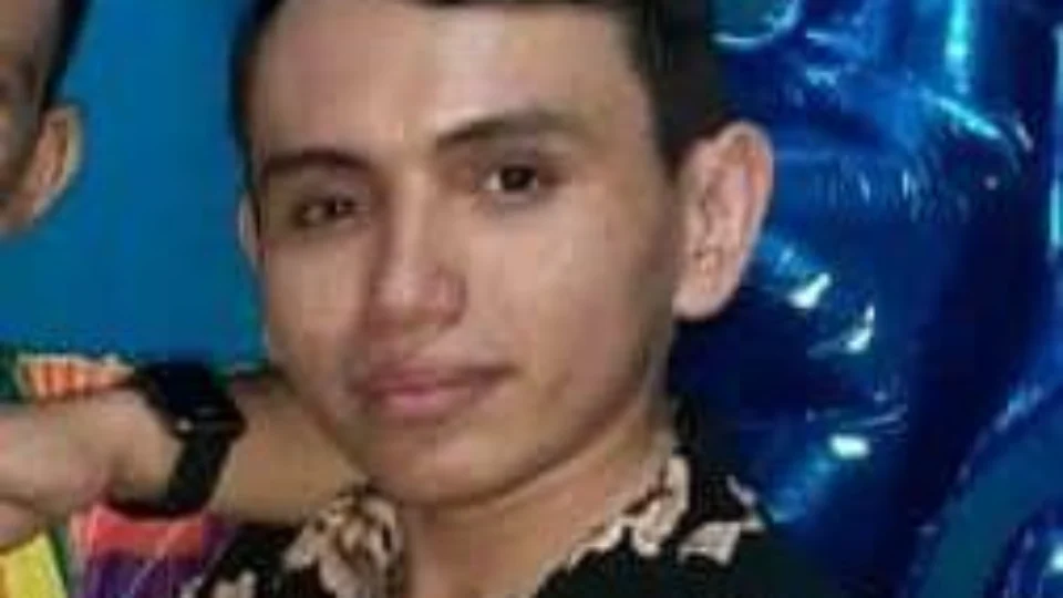 Vídeo;Jovem esfaqueado no pescoço por assaltantes morre em hospital na zona Leste de Manaus