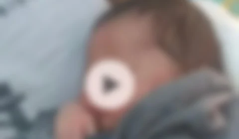 Abandonado pela mãe, Bebê é encontrado dentro de lixeira no Complexo do Alemão; Veja Vídeo