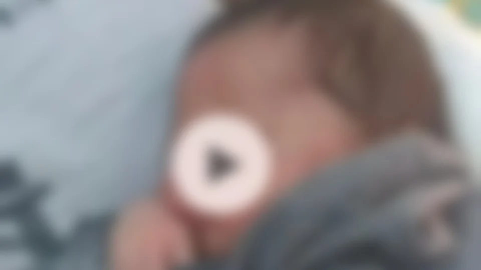 Abandonado pela mãe, Bebê é encontrado dentro de lixeira no Complexo do Alemão; Veja Vídeo