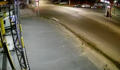 Homem morre após grave acidente no bairro Praça 14;  Câmeras de segurança registraram a ação