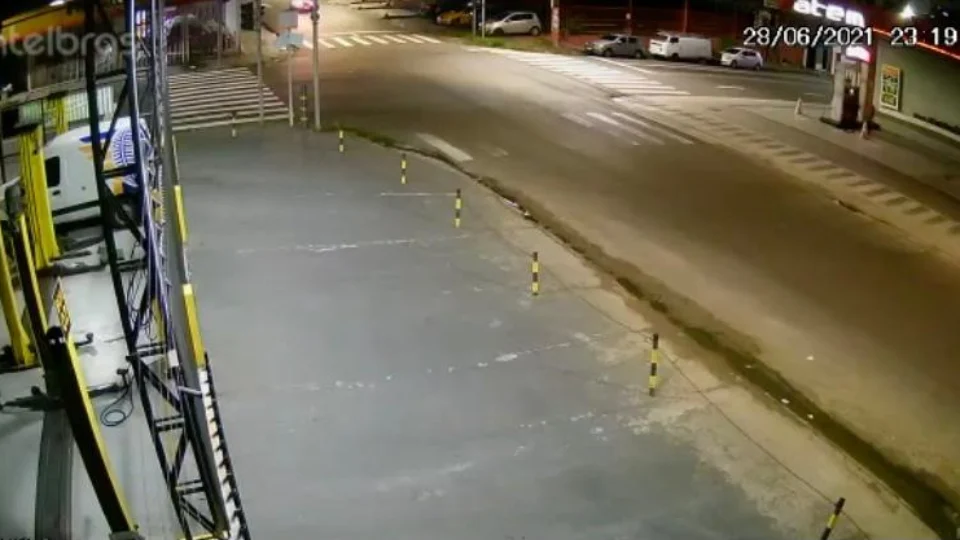 Homem morre após grave acidente no bairro Praça 14;  Câmeras de segurança registraram a ação