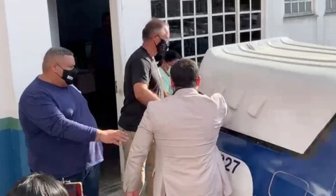 Veja vídeo;“Sua criminosa!”, grita pai de criança agredida com cabide, durante prisão de agressora