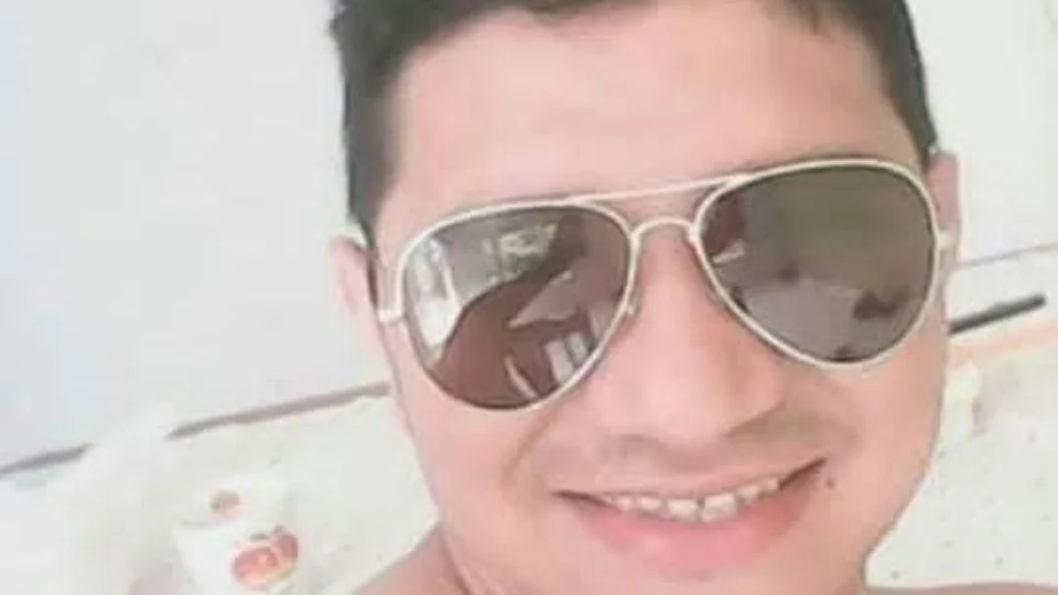 VEJA VÍDEO – Homem morre atingido por raio enquanto trabalhava