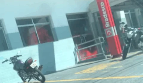 Veja vídeo;Após morte de traficante em troca de tiros com a polícia, criminosos reagem ateando fogo em vários pontos de Manaus