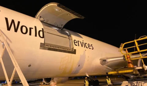 Lote com 936 mil doses de vacinas da Pfizer/BioNTech chegam ao Brasil na noite desta terça-feira (1º/5)