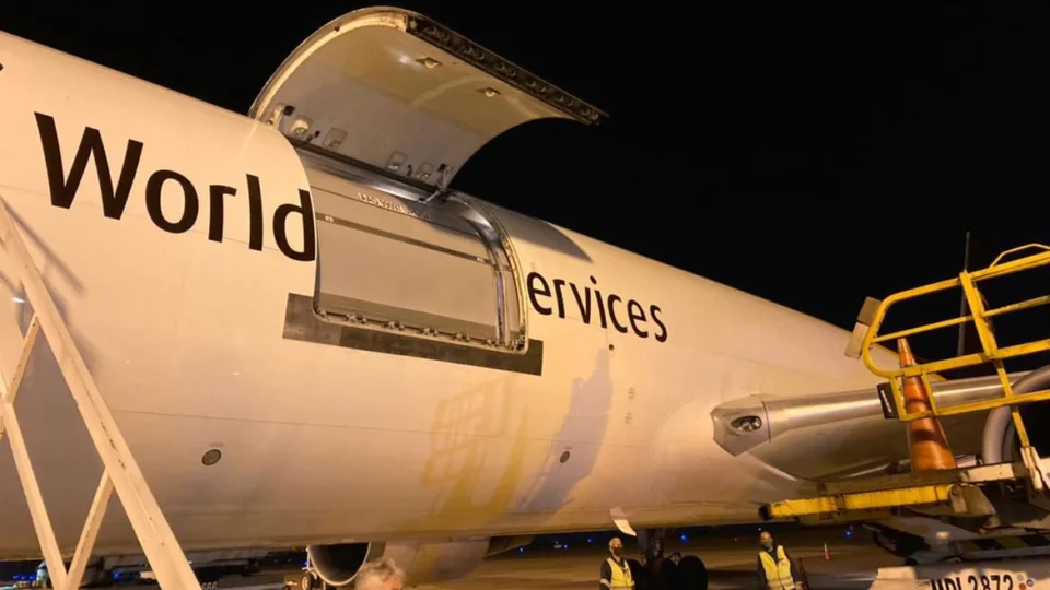 Lote com 936 mil doses de vacinas da Pfizer/BioNTech chegam ao Brasil na noite desta terça-feira (1º/5)