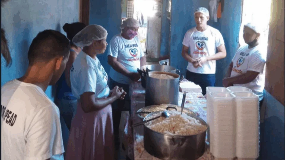 Família inicia Projeto Social “Alimenta” para mais de 300 pessoas