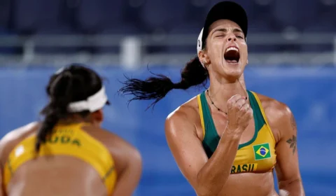 Olimpíadas: Ágatha e Duda avançam às oitavas no vôlei de praia