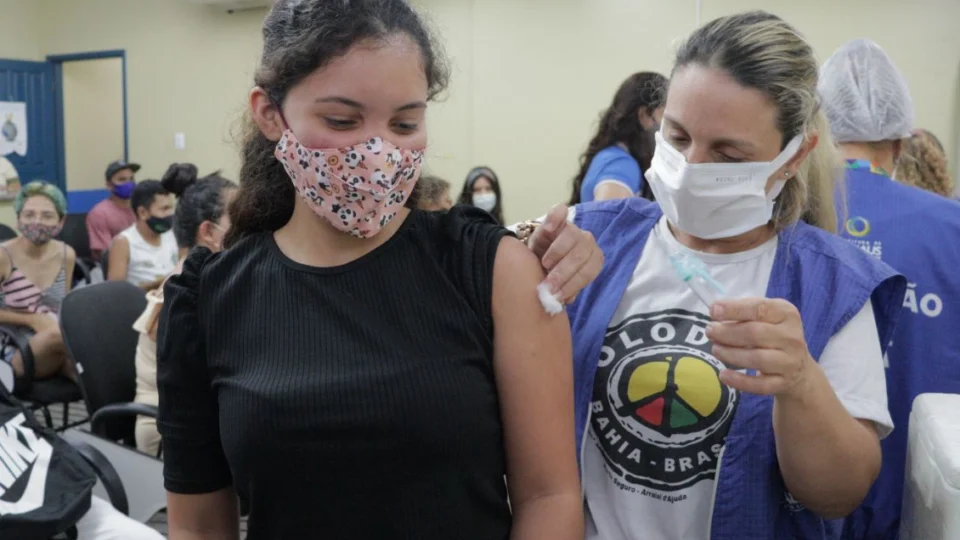 Vacinação contra a Covid-19 avança com a aplicação de mais de 13 mil doses em cinco horas de atendimento