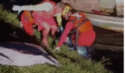 Vídeo do encontro de corpo de adolescente afogado em igarapé no Santo Antônio