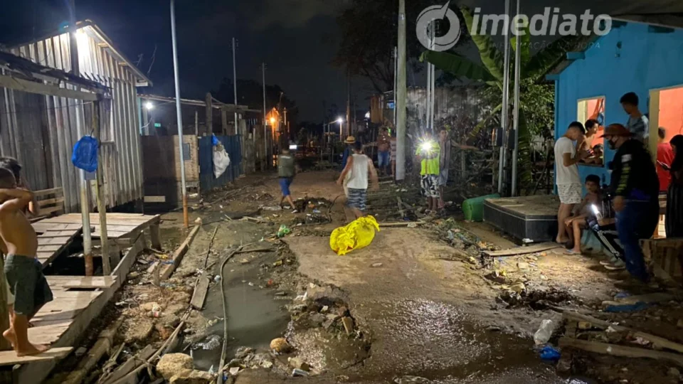 Homem tem casa invadida e em seguida é executado com 2 tiros na cabeça no Cacau Pirêra