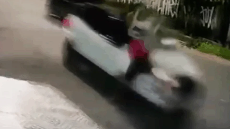 Homem é atropelado e arremessado contra calçada na Cachoeirinha; Veja vídeo