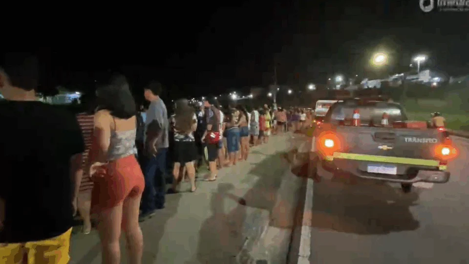 Jovens desaparecem após entrarem em igarapé na avenida Brasil para buscar bola