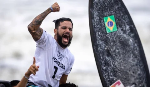 Olimpíadas: brasileiro Ítalo Ferreira é ouro em Tóquio e 1º campeão olímpico no surfe