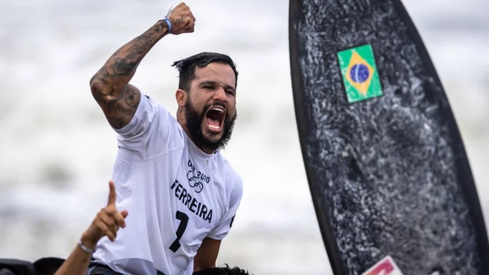 Olimpíadas: brasileiro Ítalo Ferreira é ouro em Tóquio e 1º campeão olímpico no surfe