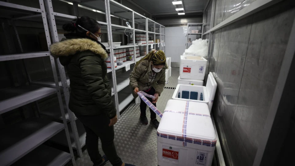 Com chegada de vacinas, Wilson Lima anuncia 3° mutirão em Manaus para população com 18 anos ou mais